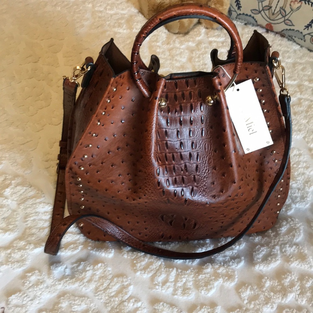 Le Miel leather handbag with strap with wallet. Two piece set.